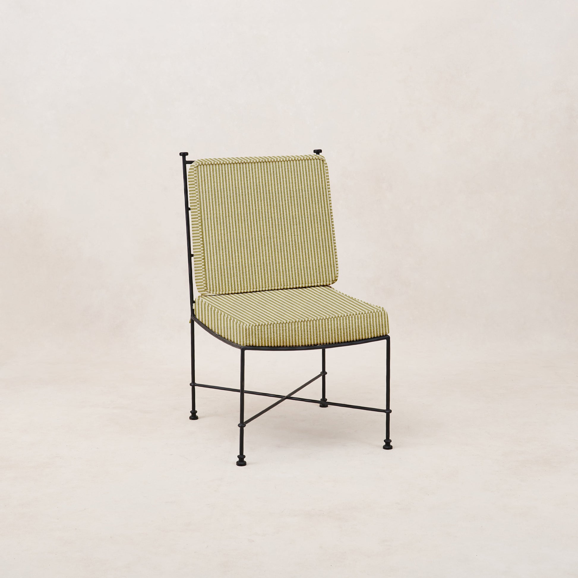 Échantillon de coussin d'extérieur rayé olive Provence