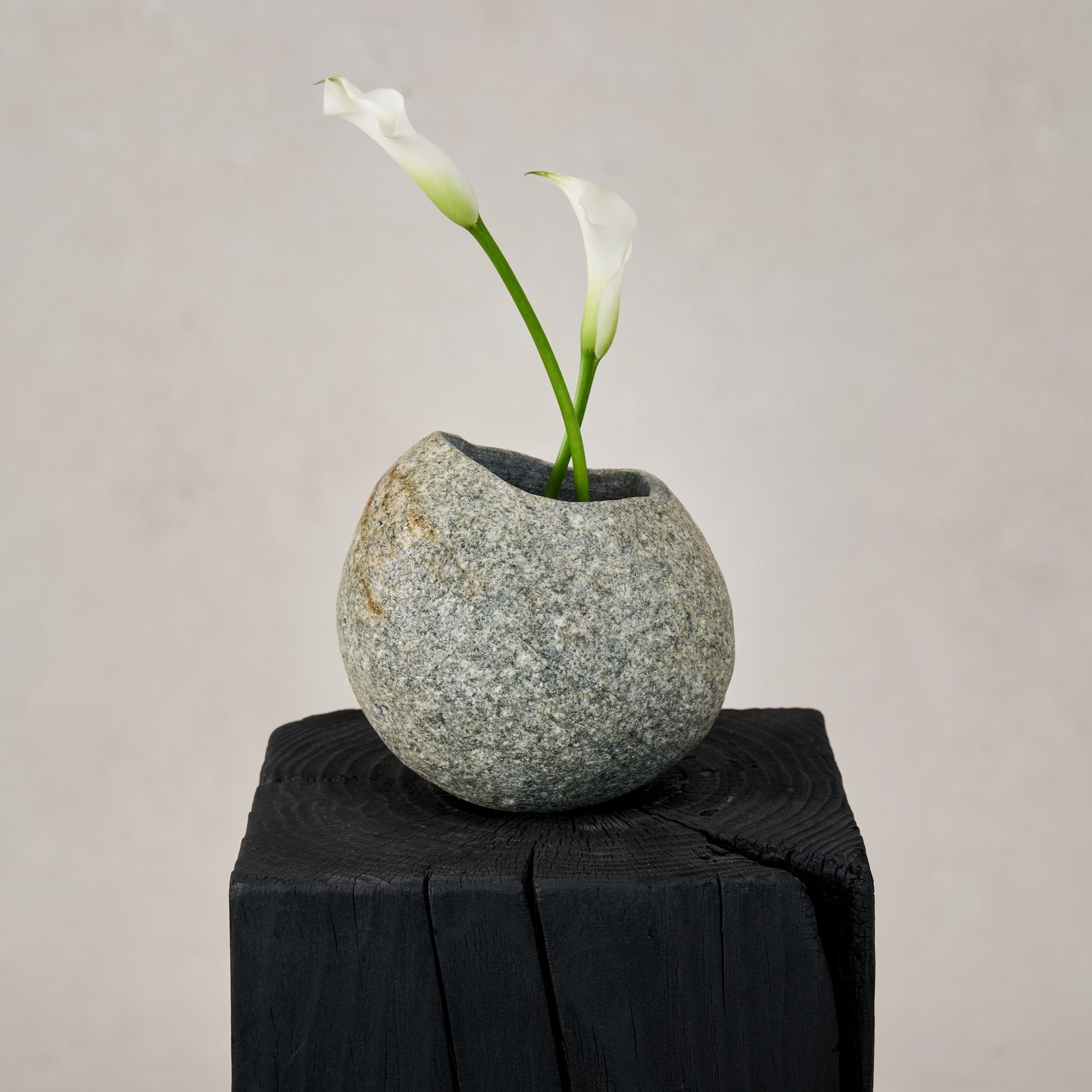 Vase en pierre de rivière