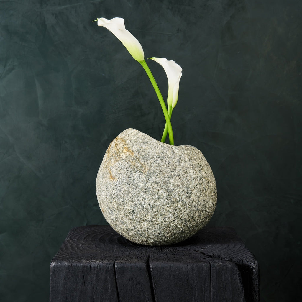 Vase en pierre de rivière